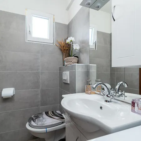 Studio Apartment Dona Trogir Exterior photo